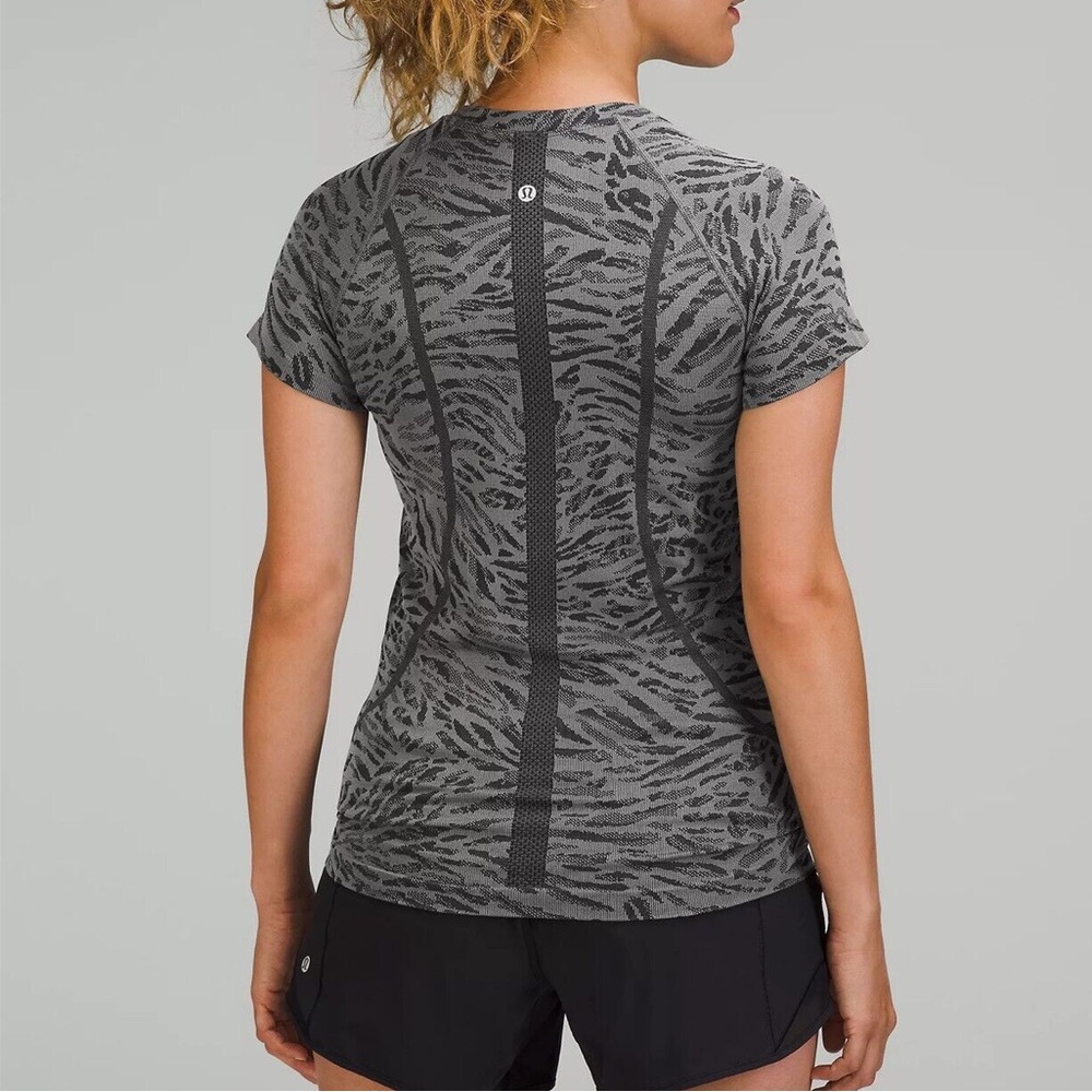 Lululemon Primal Clash Swiftly Size 4